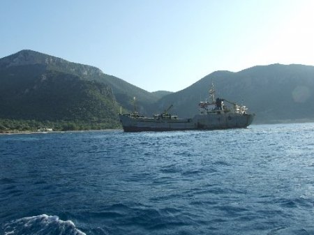 Datça’da karaya oturan gemi kurtarıldı