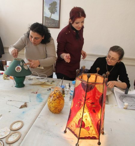 Davul derisinden takı ve aksesuar yapıyorlar
