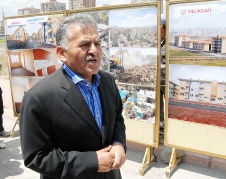 Davul Zurna Eşliğinde Gecekondularını Yıktılar