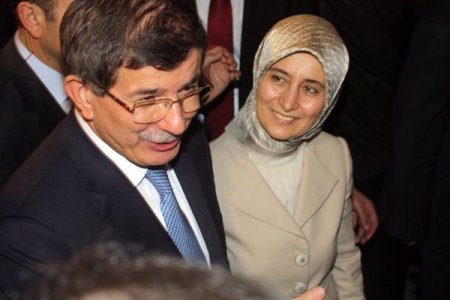 Davutoğlu, Atina'da İstanbul kökenli Rumlar ve Batı Trakyalı Azınlık ile görüştü