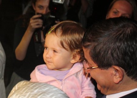 Davutoğlu, Atina'da İstanbul kökenli Rumlar ve Batı Trakyalı Azınlık ile görüştü