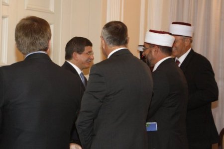 Davutoğlu, Atina'da İstanbul kökenli Rumlar ve Batı Trakyalı Azınlık ile görüştü