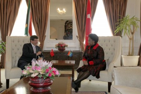 Davutoğlu, Güney Afrika’da İkili Temaslarda Bulundu