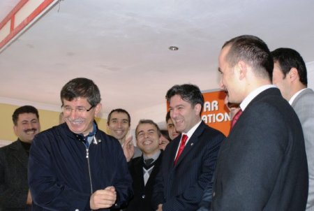 Davutoğlu, Güney Afrika’da Türk Okulunu Ziyaret Etti