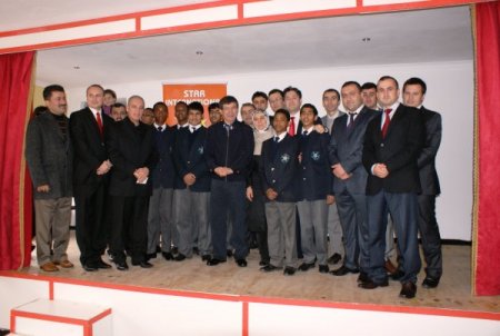 Davutoğlu, Güney Afrika’da Türk Okulunu Ziyaret Etti