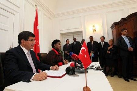 Davutoğlu, Güney Afrikalı Mevkidaşı İle Görüştü