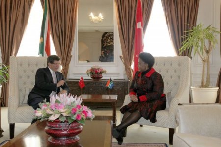 Davutoğlu, Güney Afrikalı Mevkidaşı İle Görüştü