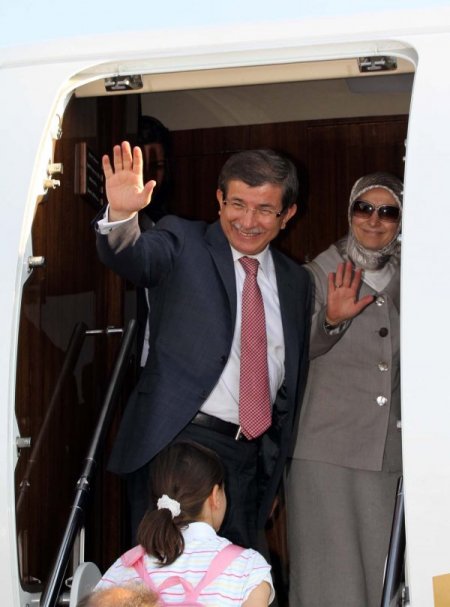 Davutoğlu, Kktc'den Ayrıldı