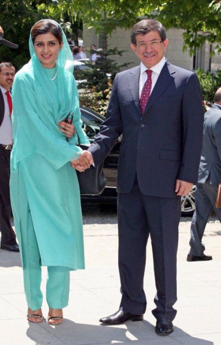 Davutoğlu, Pakistanlı Mevkidaşı İle Görüştü