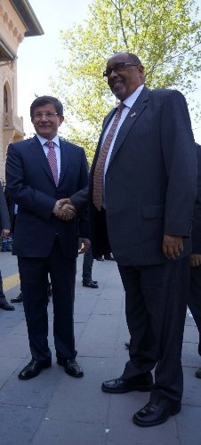 Davutoğlu, Somali ve Somaliland cumhurbaşkanlarıyla bir araya geldi