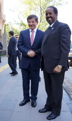 Davutoğlu, Somali ve Somaliland cumhurbaşkanlarıyla bir araya geldi