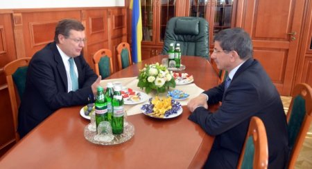 Davutoğlu, Ukrayna'nın büyükelçilerine hitap etti