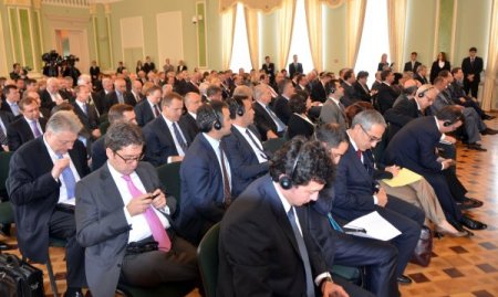 Davutoğlu, Ukrayna'nın büyükelçilerine hitap etti