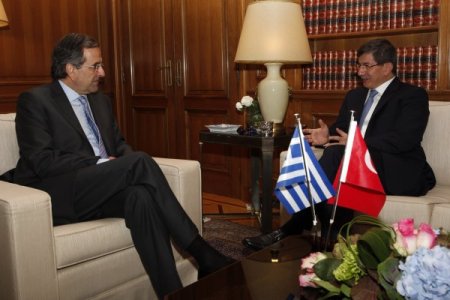 Davutoğlu, Yunanistan Başbakanı Samaras tarafından kabul edildi