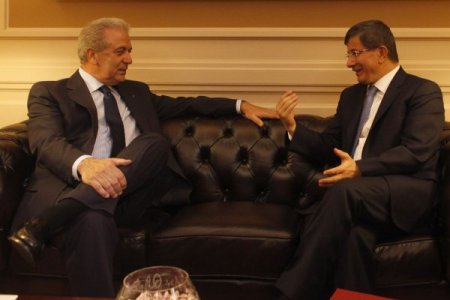Davutoğlu, Yunanistan Başbakanı Samaras tarafından kabul edildi