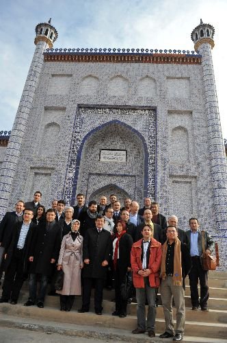 Davutoğlu, Yusuf Has Hacip Türbelerini Gezdi