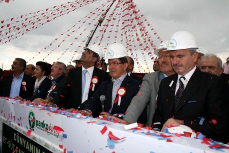 Davutoğlu 203 Milyon Liralık Et-süt Entegre Gıda Kompleksi'nin Temelini Attı