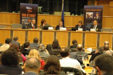 Davutoğlu: AB, Türkiye trenini kaçırmasın