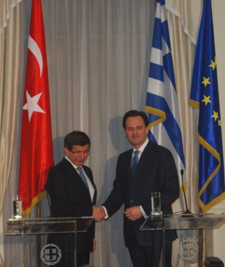 Davutoğlu: Ab'nin Vize Konusundaki Tutumu Derin Hayal Kırıklığına Sebep Oldu