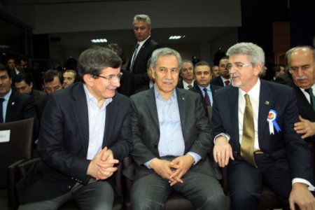 Davutoğlu: Bosna'nın kalkınma mücadelesine ihtiyacı var