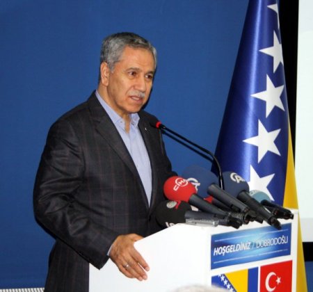 Davutoğlu: Bosna'nın kalkınma mücadelesine ihtiyacı var