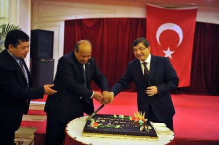 Davutoğlu: Bu Bayram, Yeni Ufuklara Önderlik Edecek