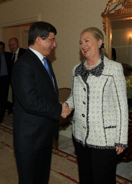Davutoğlu Clinton ile bir araya geldi