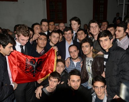 Davutoğlu: Dış politikada diğer ülkeler tarafından örnek alınan işler yaptık