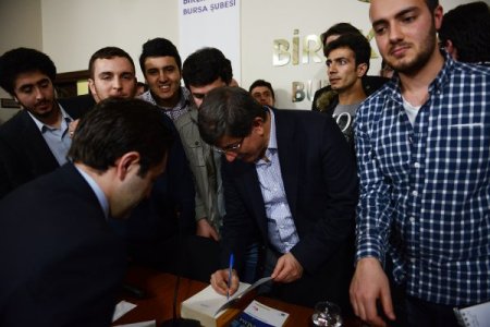 Davutoğlu: Dış politikada diğer ülkeler tarafından örnek alınan işler yaptık