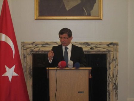 Davutoğlu: F16'larımız Kesinlikle Bombalamak İçin Uçmayacak