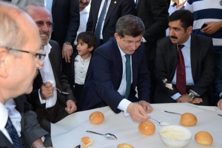 Davutoğlu: Hava sahamızı Suriyeli sivil uçaklara da kapattık