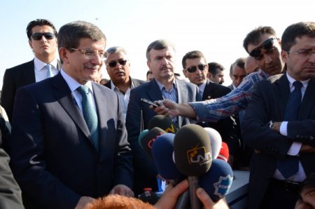 Davutoğlu: Hava sahamızı Suriyeli sivil uçaklara da kapattık