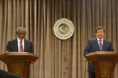 Davutoğlu: Suriye konusunda zihin egzersizleri yerine somut adımlar atmalı