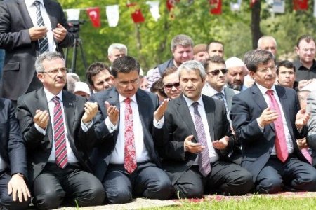 Davutoğlu: Türkiye Cumhuriyeti'ni cihan devleti haline getirmek boynumuzun borcu