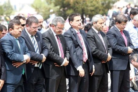 Davutoğlu: Türkiye Cumhuriyeti'ni cihan devleti haline getirmek boynumuzun borcu