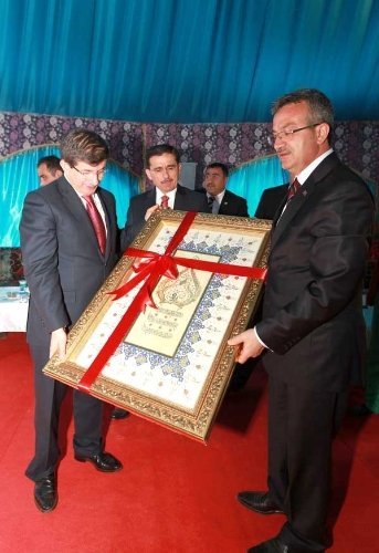 Davutoğlu: Türkiye Cumhuriyeti'ni cihan devleti haline getirmek boynumuzun borcu