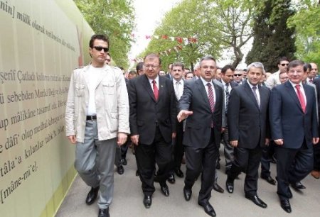 Davutoğlu: Türkiye Cumhuriyeti'ni cihan devleti haline getirmek boynumuzun borcu