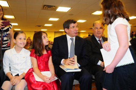 Davutoğlu: Vatanımızı zarara uğratacaklara fırsat vermeyeceğiz