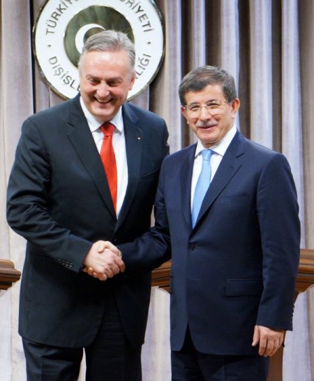 Davutoğlu ve Bosnalı Bakan'dan, Suriye'ye Bosna Hersek benzetmesi