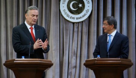 Davutoğlu ve Bosnalı Bakan'dan, Suriye'ye Bosna Hersek benzetmesi