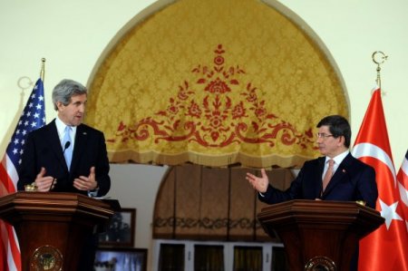 Davutoğlu ve Kerry ortak basın toplantısında İsrail polemiği