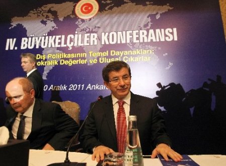 Davutoğlu: Yaptırımlar, Fransa’nın Tavrına Göre Şekillenecek
