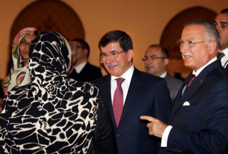 Davutoğlu'ndan İİT İnsan Hakları Komisyonu'na raportör ve müeyyide tavsiyesi