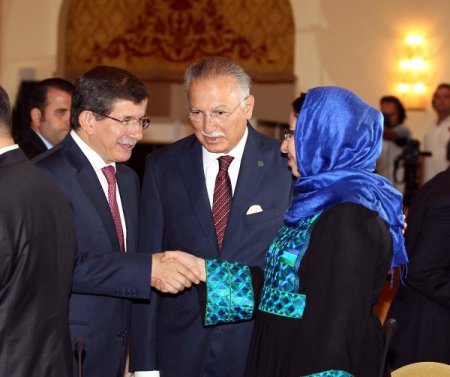 Davutoğlu'ndan İİT İnsan Hakları Komisyonu'na raportör ve müeyyide tavsiyesi