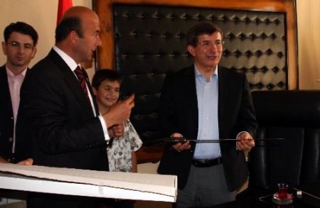 Davutoğlu'nun Ziyareti Sırasında Sp'den İstifa Ederek Ak Parti'ye Geçti