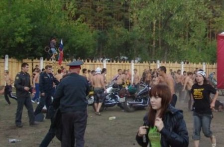 Dazlaklar Rusya'da Rock Festivalini Bastı: 1 Ölü