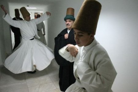 Dede-oğul-torun Semazenler Dünyaya Mevlana'yı Anlatıyor