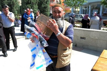 Dede ve nineler eşofman kuyruğuna girdi