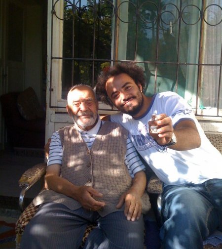 Dedesine Şifayı, Uzaktan Kumandayla Buldu