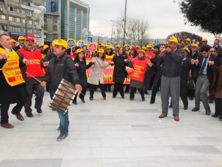 Defterdarlık önünde 'maaş' eylemi